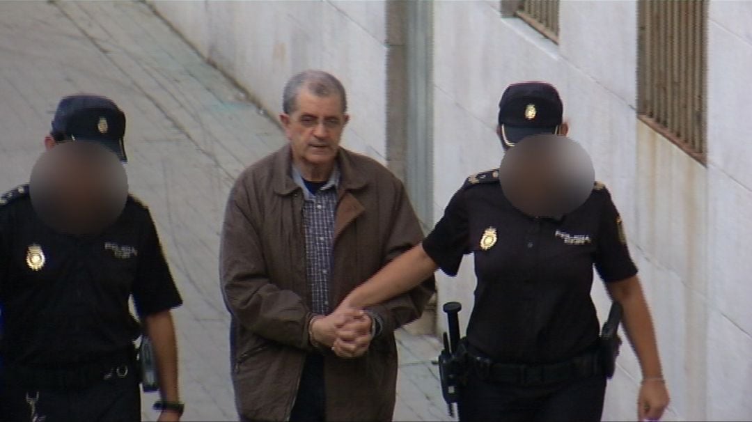 Miguel Rosendo a su llegada a la Audiencia Provincial de Pontevedra