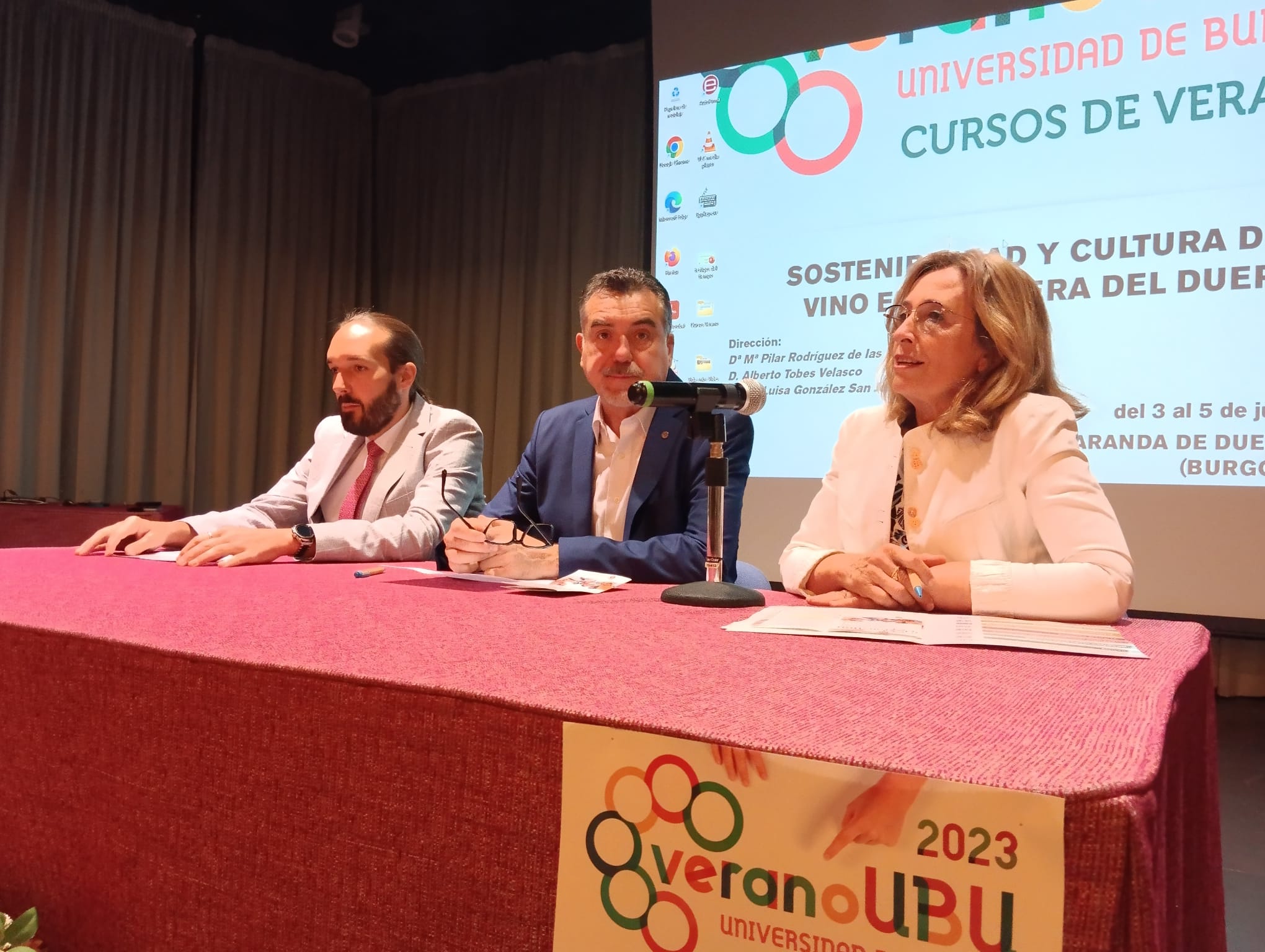 Pilar Rodríguez de las Heras, José Antonio Fuertes (centro) y Alberto Tobes