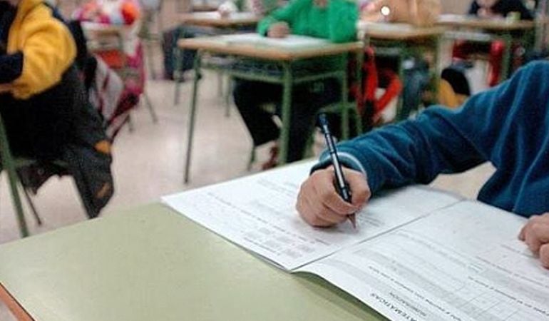 Estas evaluaciones externas individuales carecen de sentido educativo y obedecen a hacer un ranking de centros, según critican los socialistas