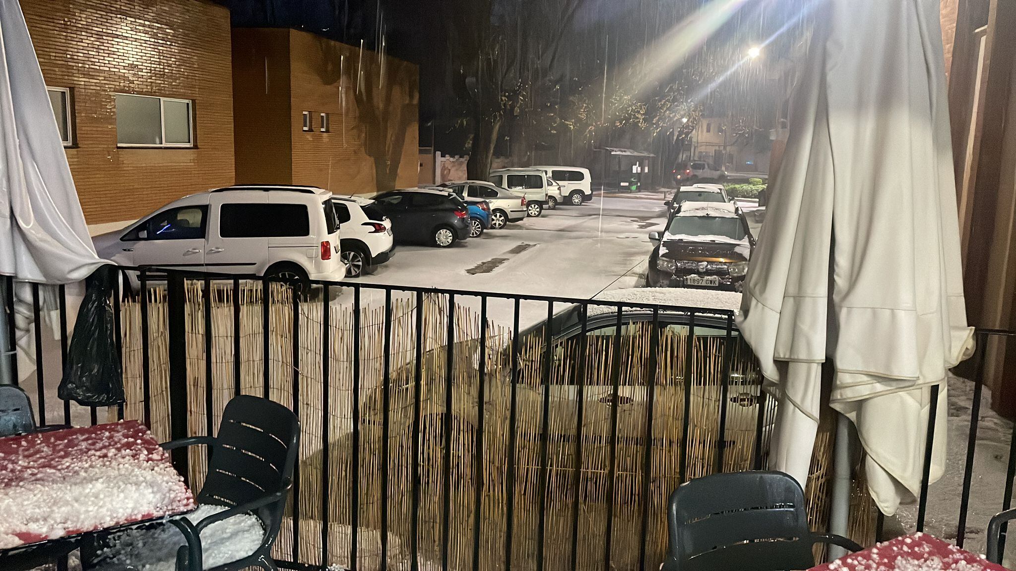 Granizo acumulado en varios puntos de la Vall d’Albaida tras la intensa tormenta de este domingo