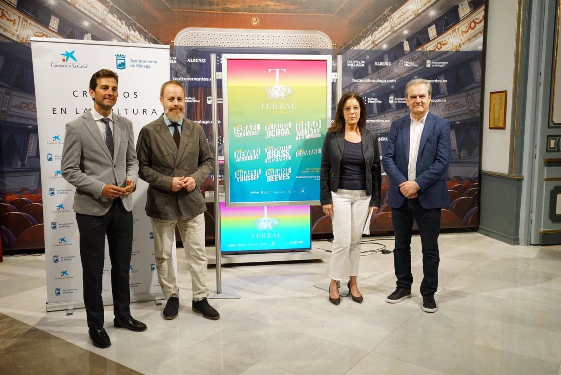 La directora general de Cultura del Ayuntamiento de Málaga, Susana Martín Fernández, y el gerente de Málaga Procultura, Juan Antonio Vigar, han presentado el programa del festival de verano del Teatro Cervantes