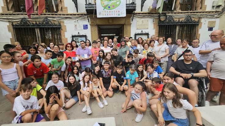 Jódar pone en marcha la exposición ‘Balcón&Arte Mágina 2025’, con 86 lienzos-colgaduras, con la temática de los cielos y paisajes de Sierra Mágina