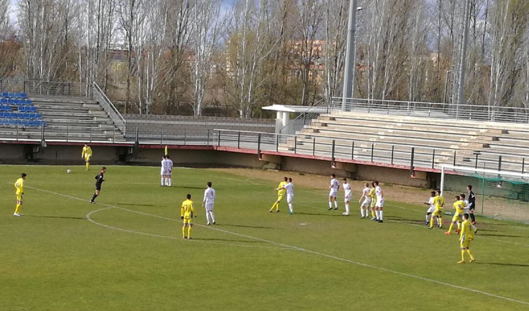 Los arandinos lo intentaron ante los leoneses a balón parado.