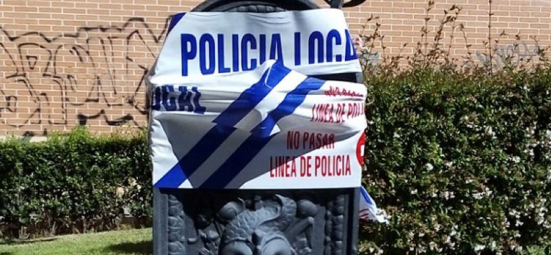 Fuente precintada por la Policía Local