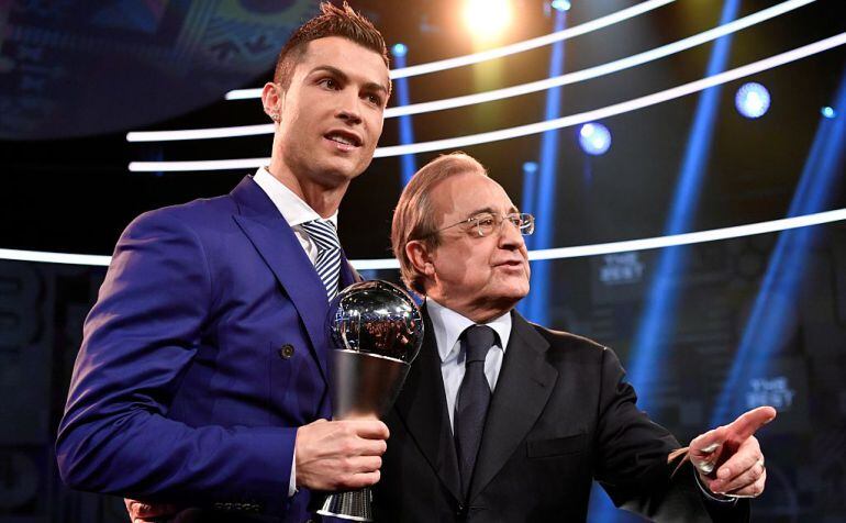 Cristiano Ronaldo con Florentino Pérez 