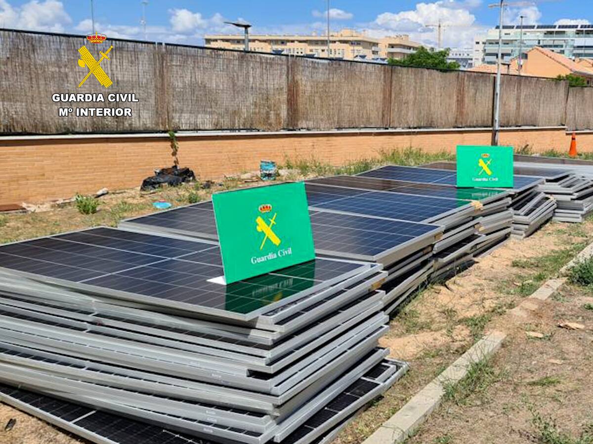 Cuatro detenidos en Magaz por pertenecer a una organización criminal dedicada al robo de placas solares