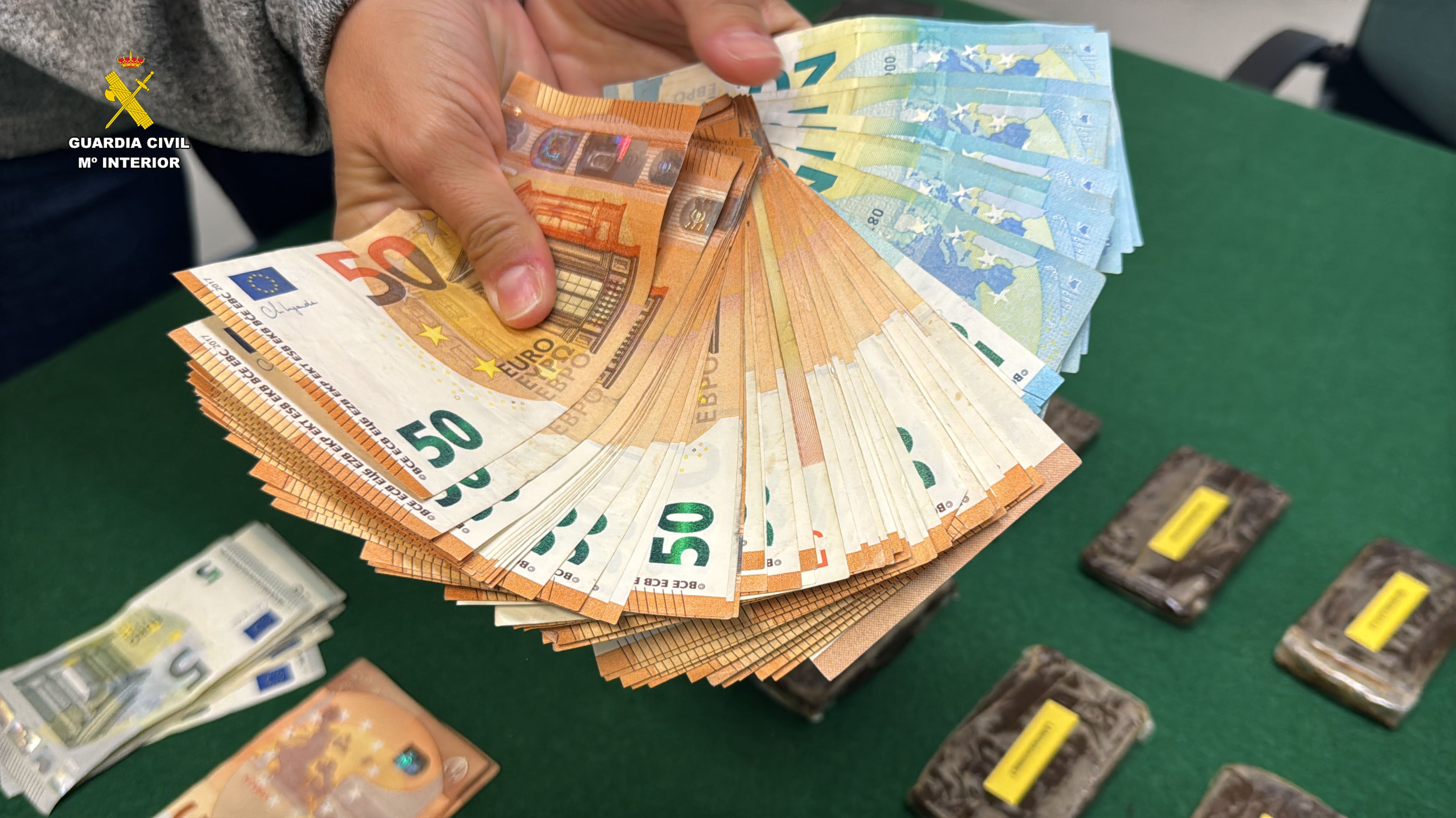 La Guardia Civil intercepta un paquete postal con 515 gramos de hachís y detiene a su destinatario en Logroño