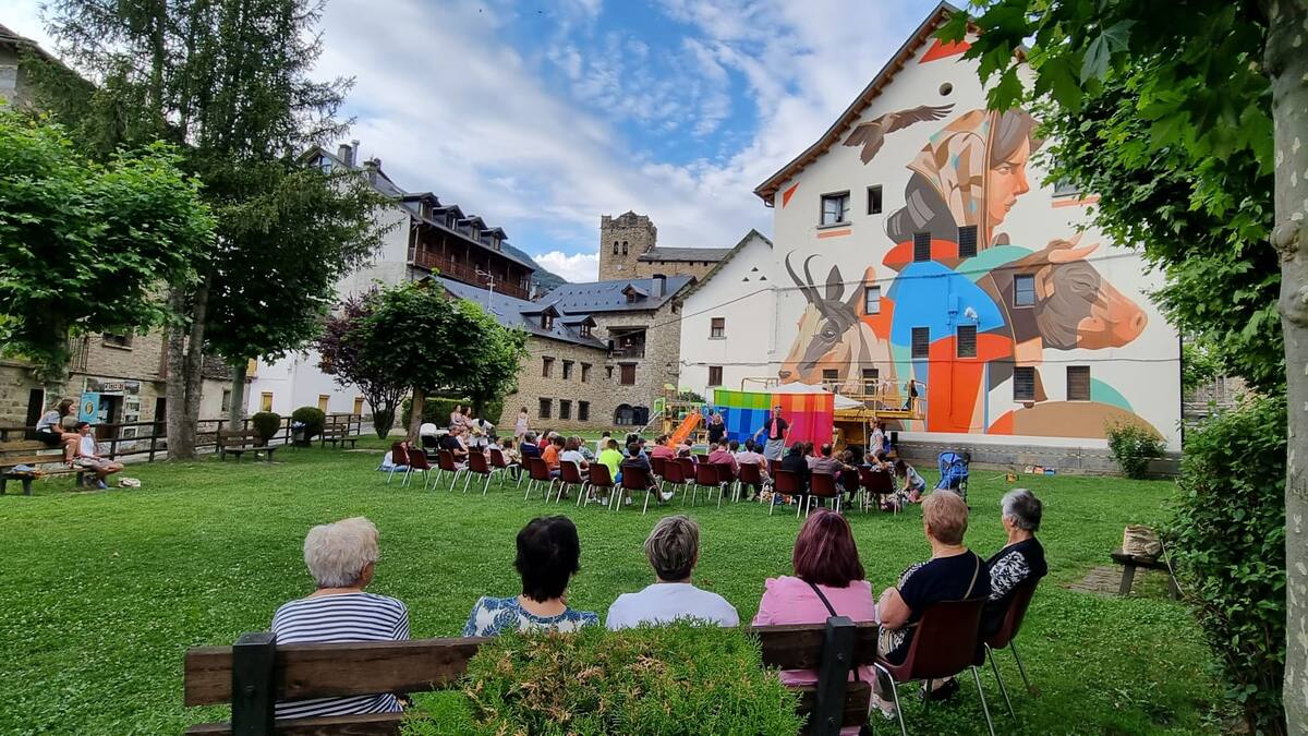 "Ostraneta!" llena de color varios edificios de la Comarca de Sobrarbe