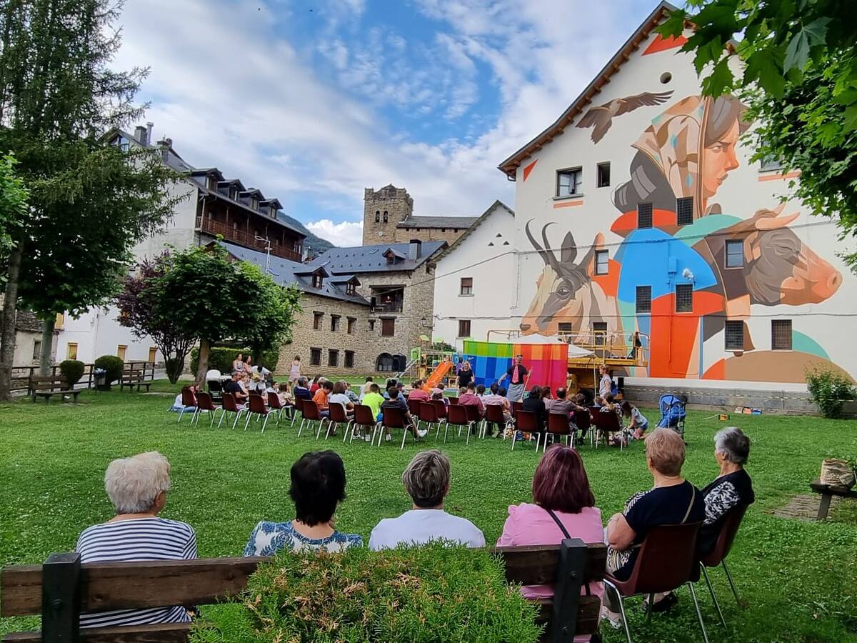 "Ostraneta!" llena de color varios edificios de la Comarca de Sobrarbe