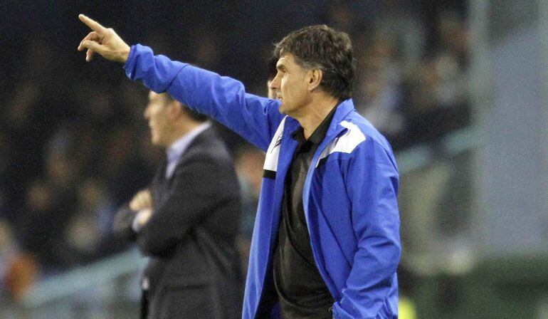 El entrenador del Eibar José Luis Mendilibar, durante el partido en Vigo