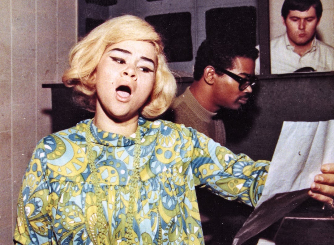 Etta James durante la grabación de &#039;At Last&#039; en 1960