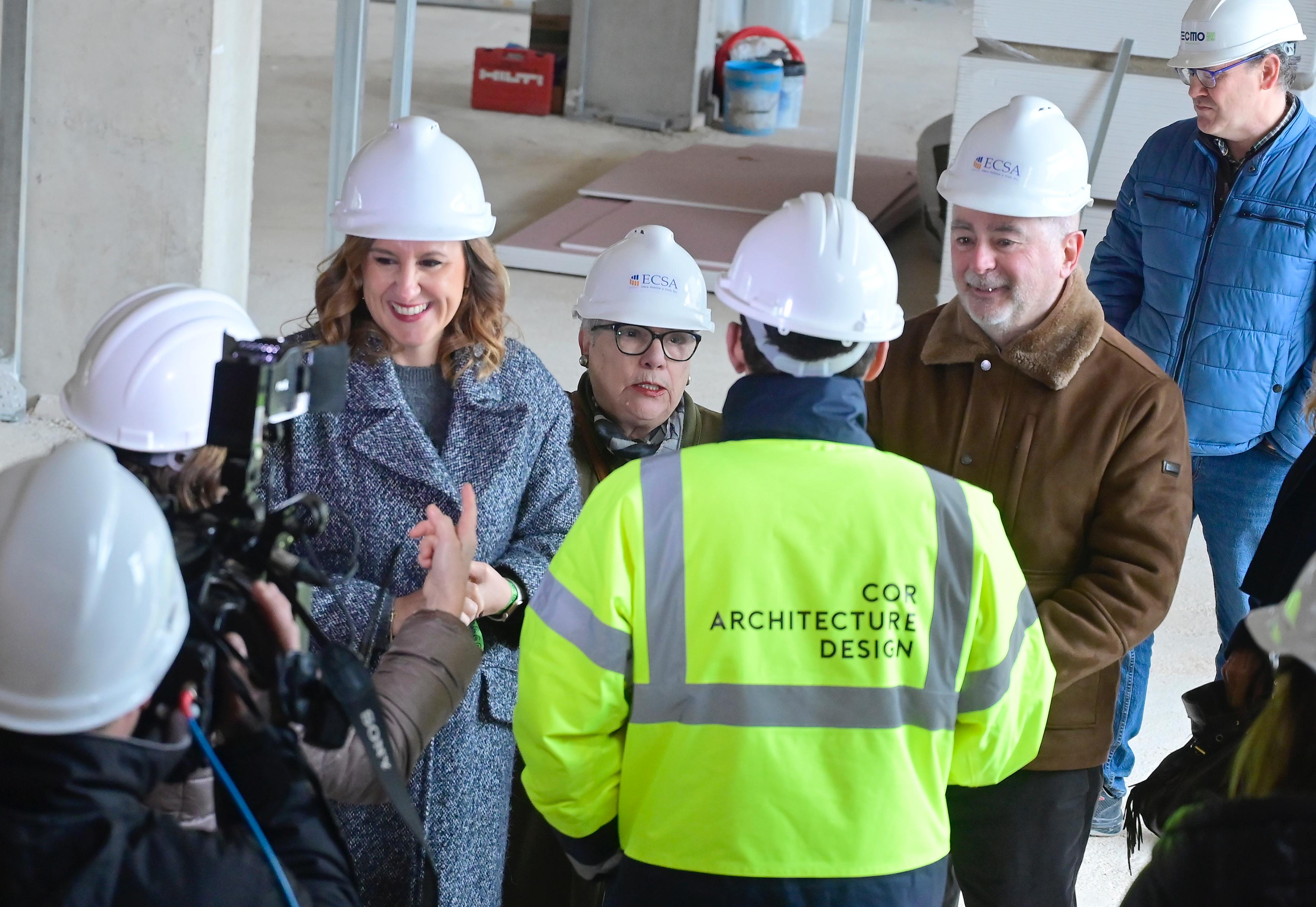 María José Catalá visita las obras del nuevo centro sociocultural de Malilla