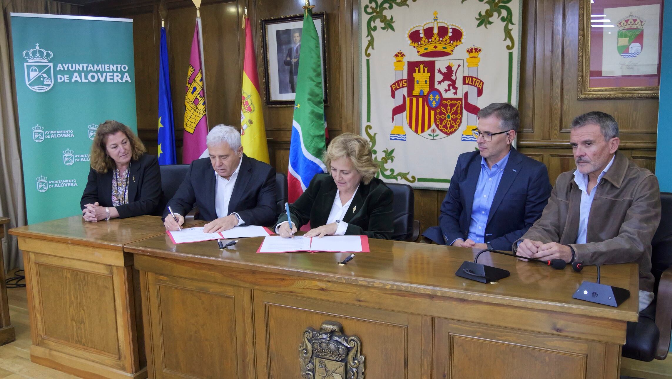 Firma contrato terrenos Alovera Beach