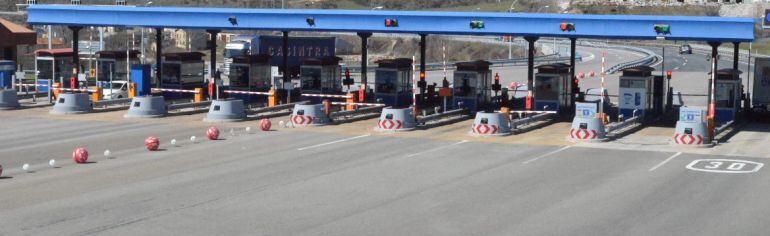 Peaje de La Magdalena en la AP-66, la autopista del Huerna.