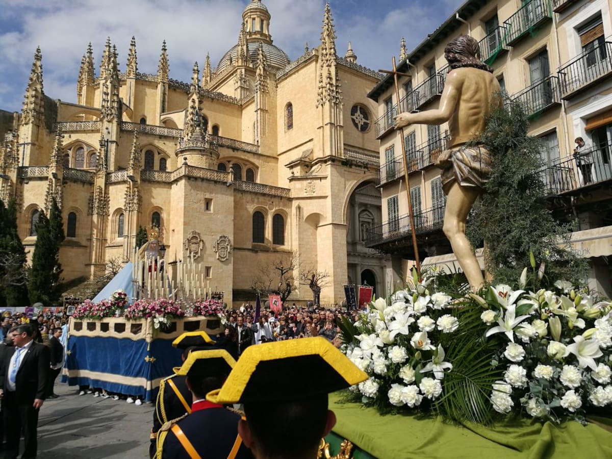 La lluvia respeta el último acto de la Semana Santa con la procesión del encuentro