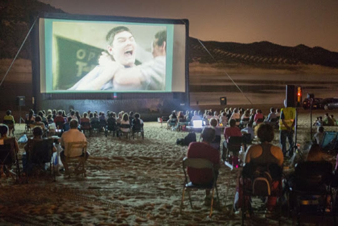 Proyección de la Muestra de Cine Lago de Iznájar.