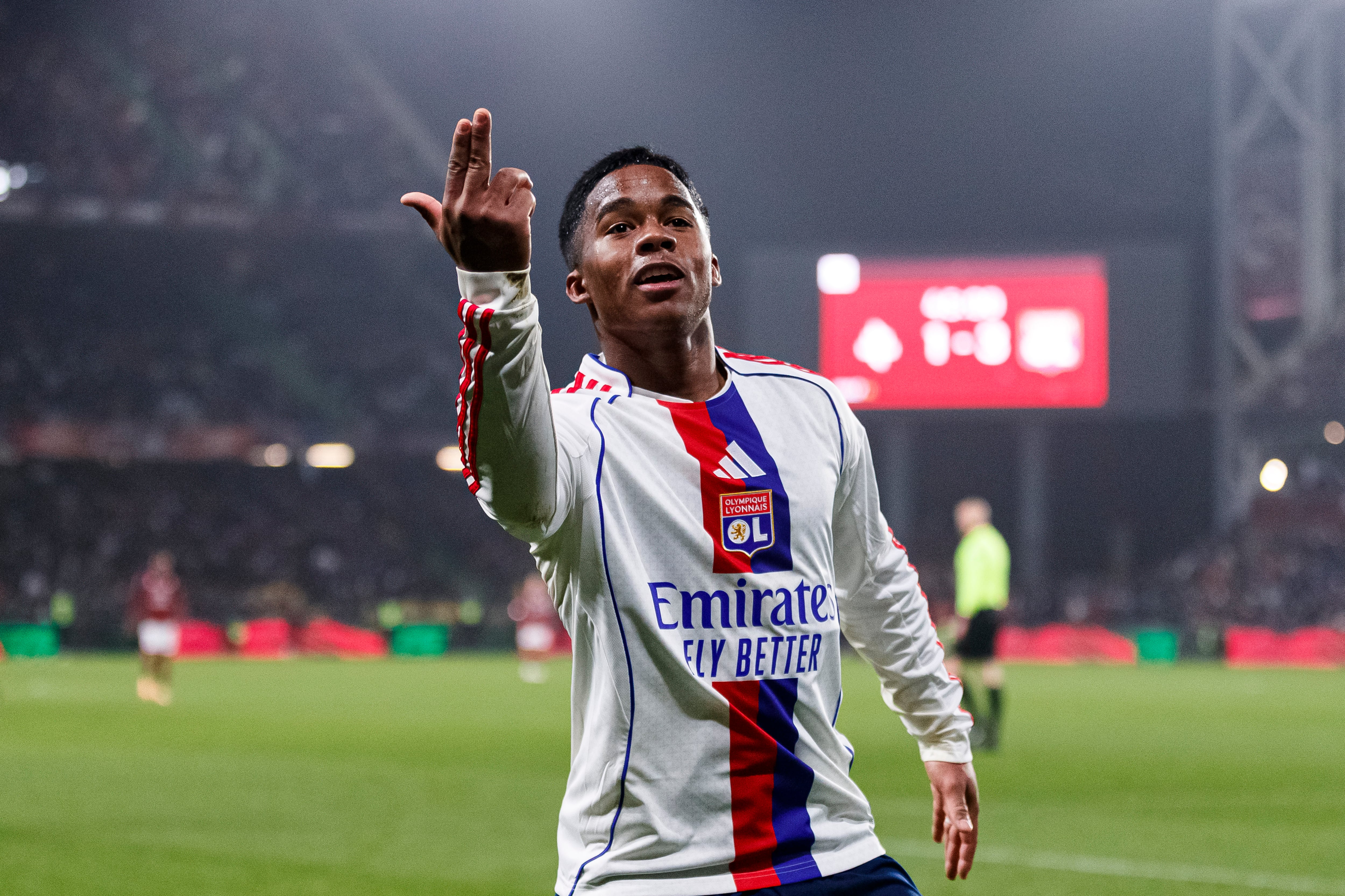 Endrick celebra un gol con el Olympique de Lyon