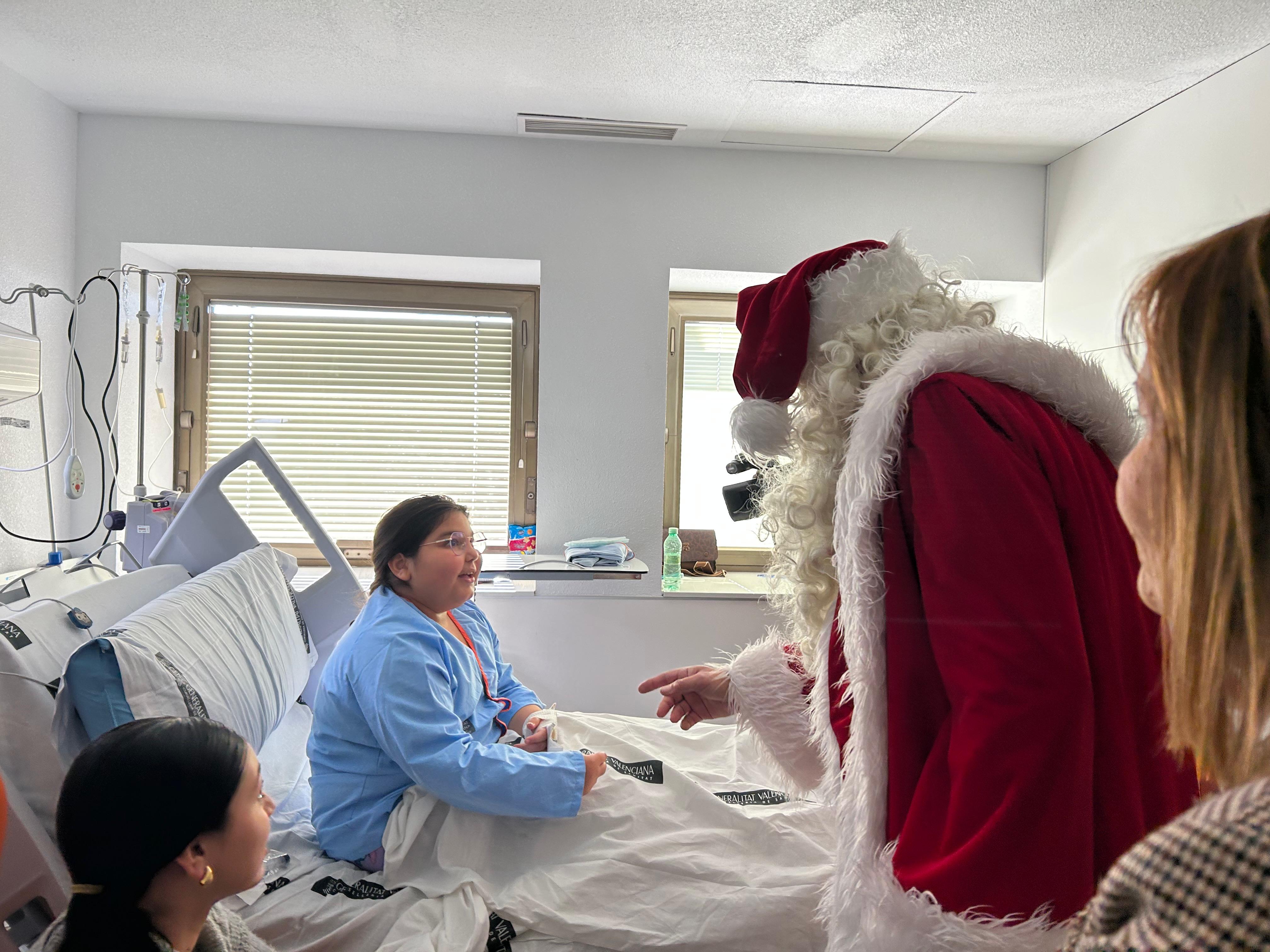 Papa Noel en el Hospital General de Elche