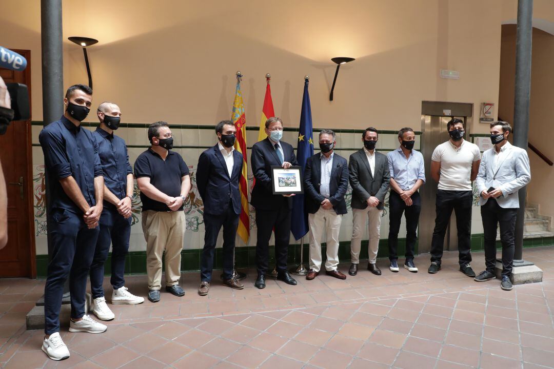 El president de la Generalitat, Ximo puig, recibe a la delegación del C.D.Castellón