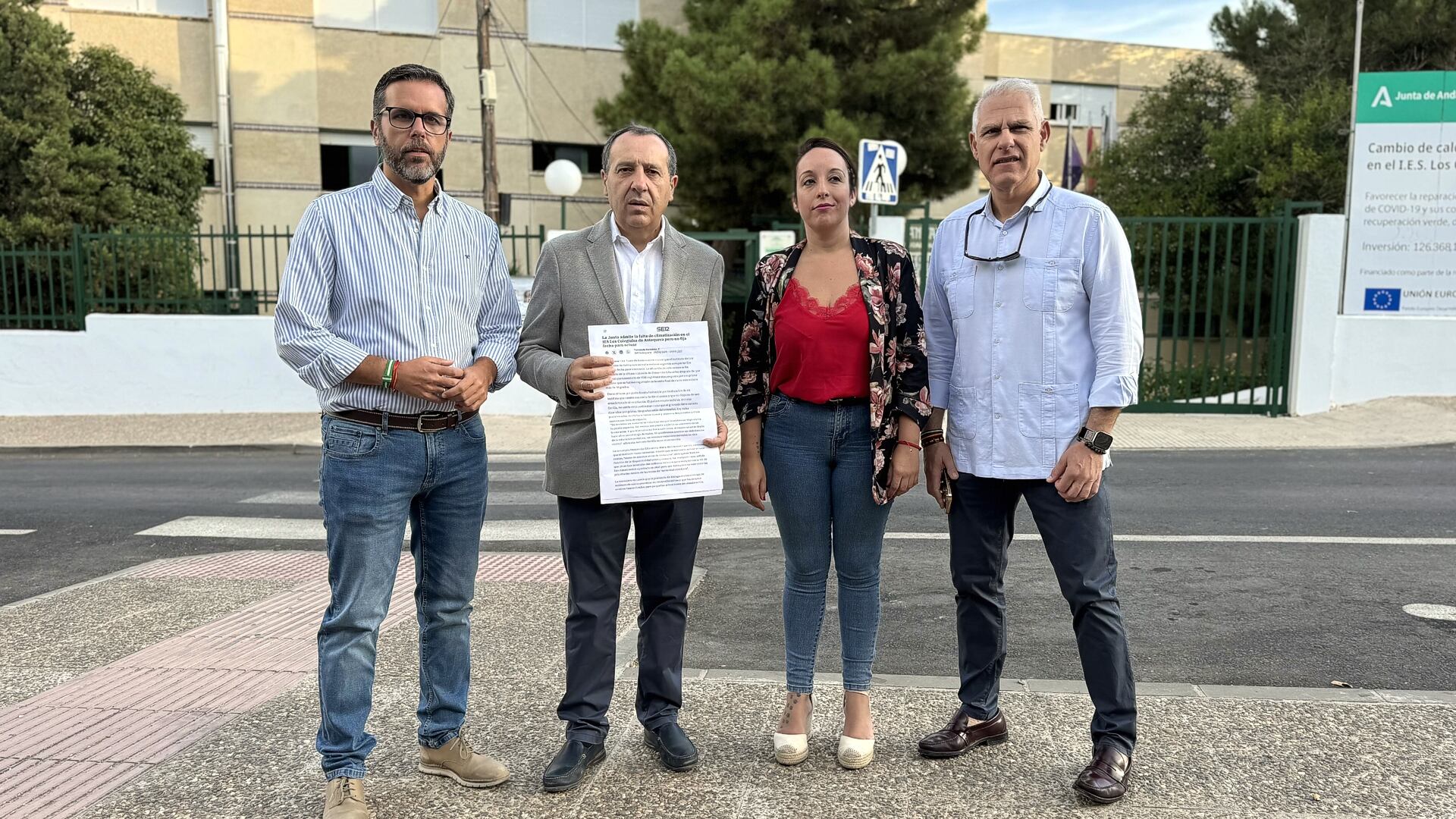 Rueda de prensa del PSOE a las puertas del IES Los Colegiales de Antequera