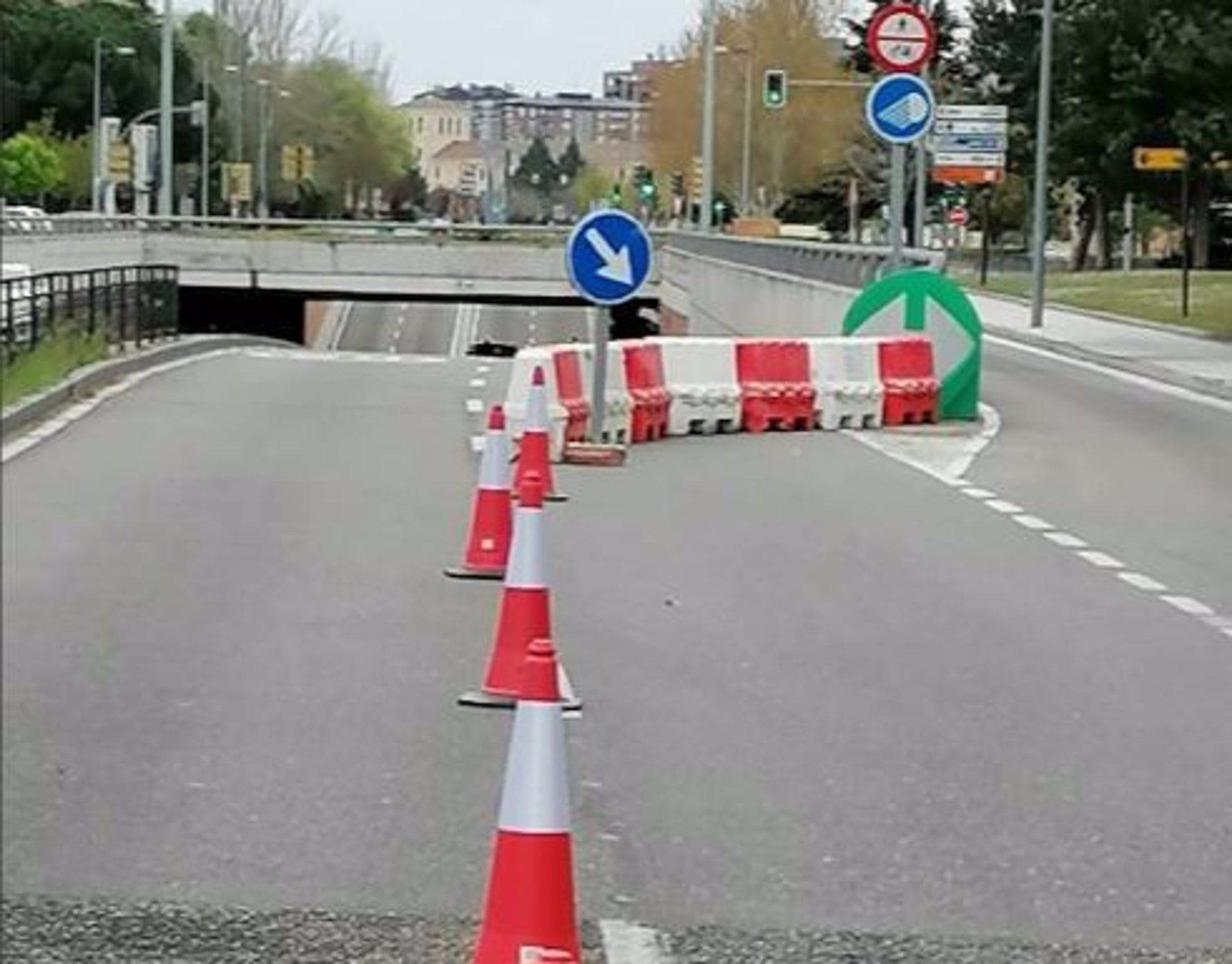 30/03/2020 Desvío establecido en el túnel de la avenida de Salamanca.
CASTILLA Y LEÓN ESPAÑA EUROPA SALAMANCA SOCIEDAD
POLICÍA MUNICIPAL DE VALLADOLID
