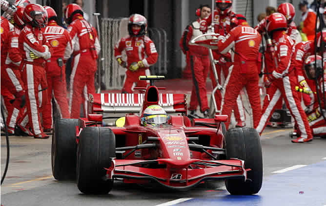 "Espero que seamos capaces de ganar nuestro octavo título en diez años, y lo conseguiremos si dejamos de hacer estupideces" ha señalado Luca di Montezemolo