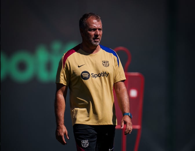 Hansi Flick durante un entrenamiento con el FC Barcelona