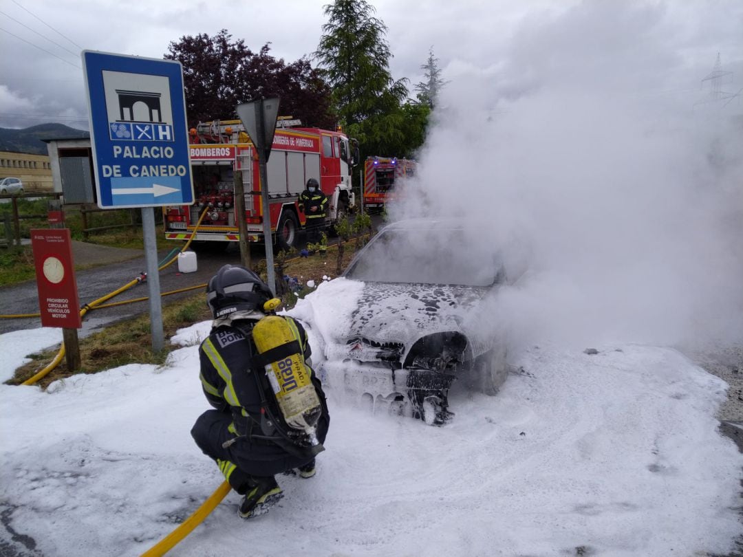 Los bomberos de Ponferrada en una intervención en Cacabelos