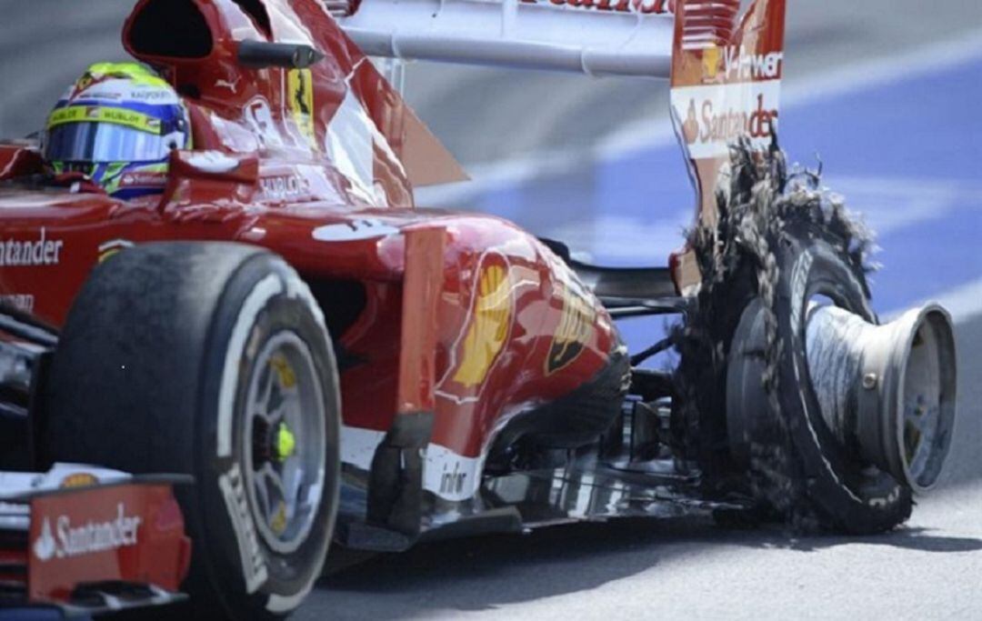 Fórmula 1 con la rueda reventada