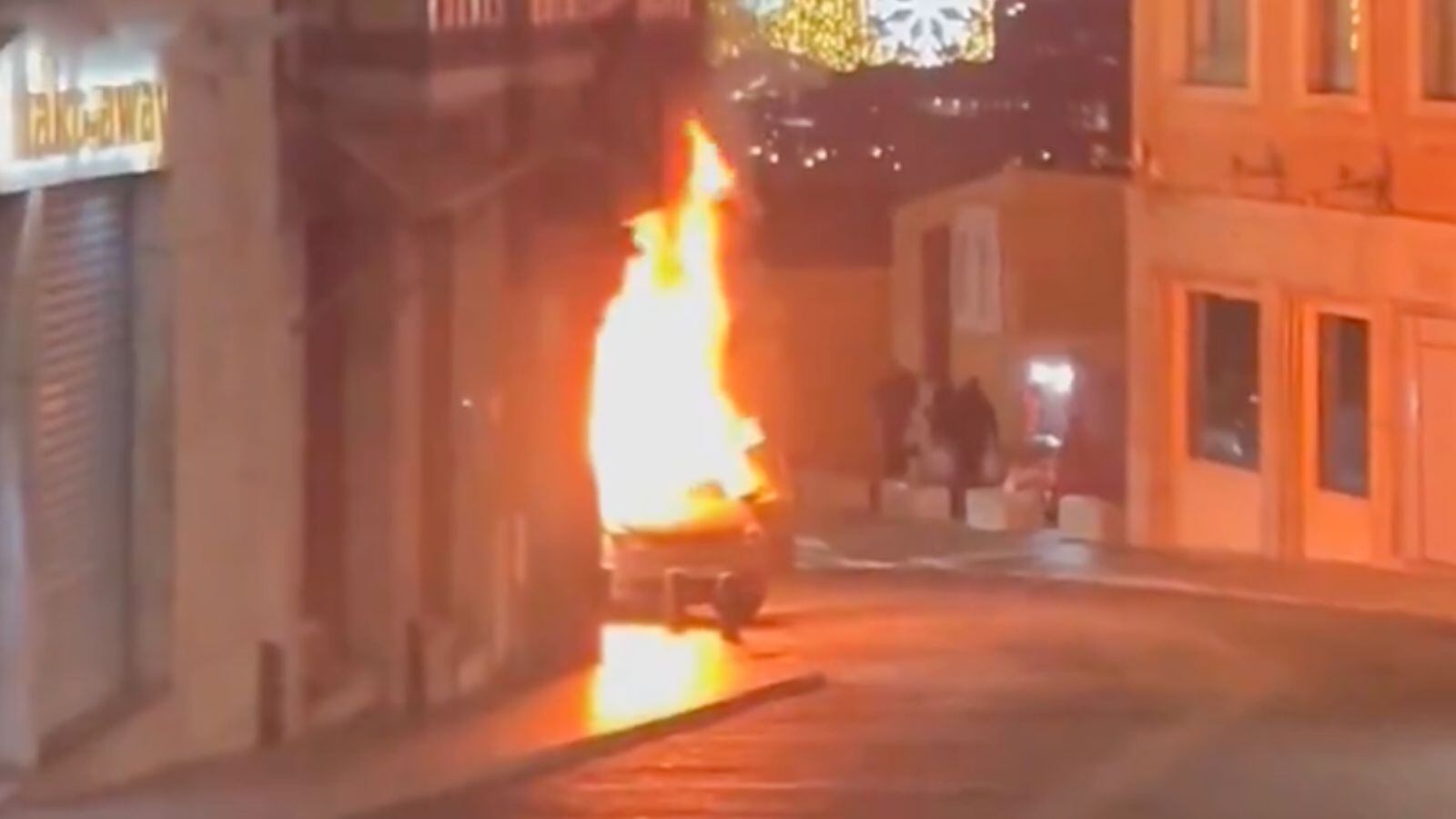 Incendio en la subida a la plaza de Zocodover de Toledo