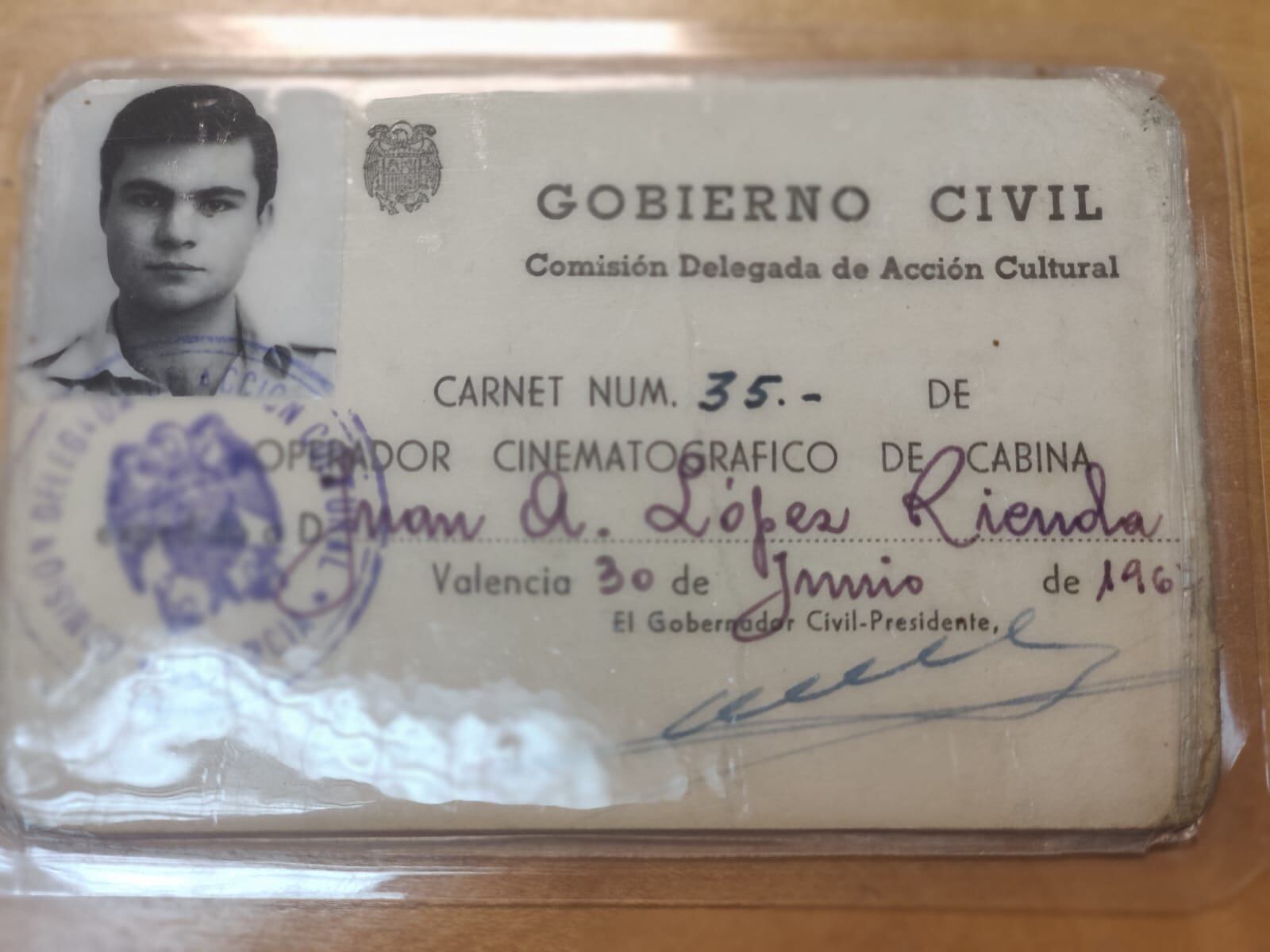 Carnet de Juan Antonio López Rienda, operador cinematográfico de salas de cine