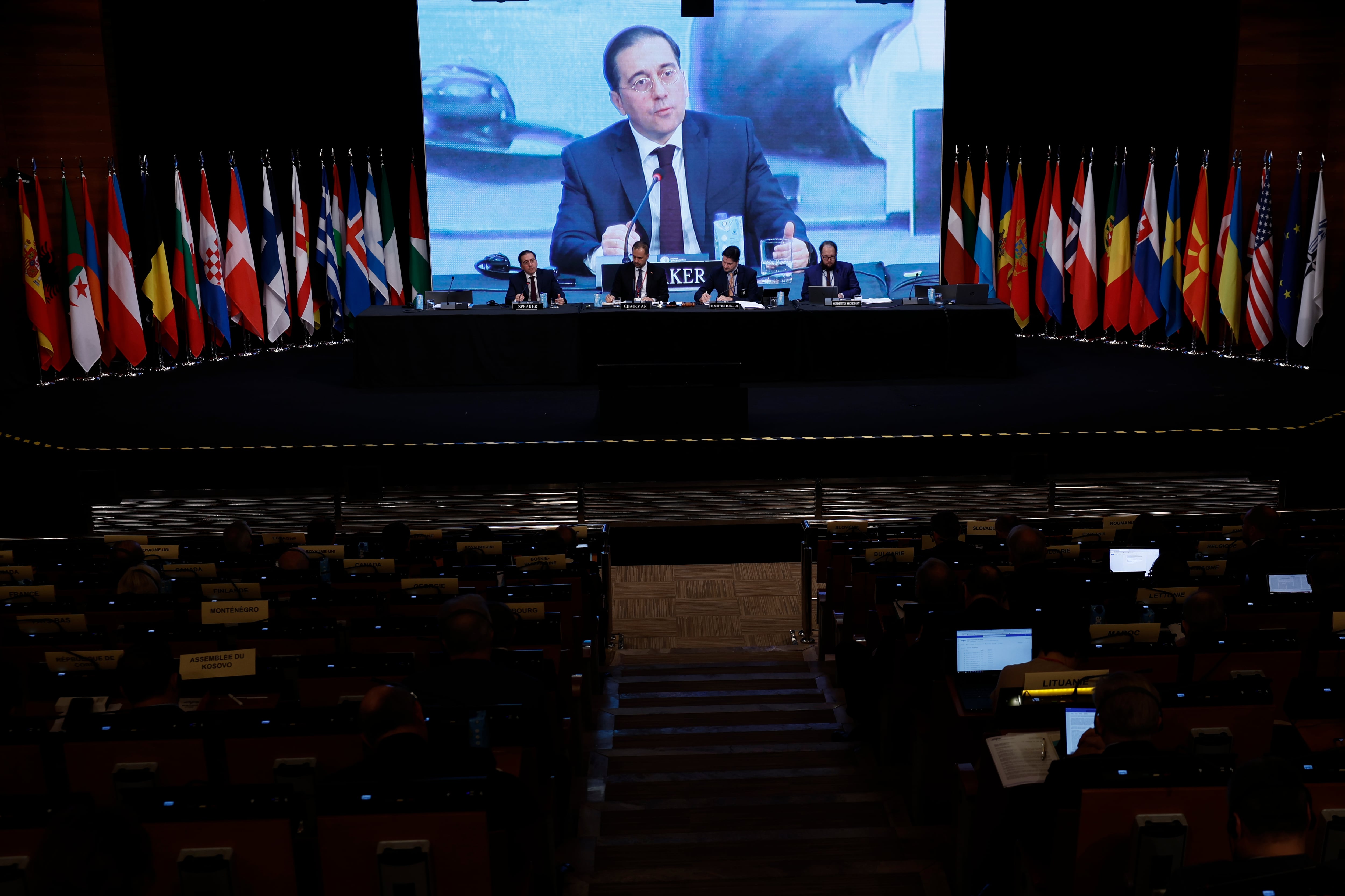 MADRID, 19/11/2022.- El ministro de Asuntos Exteriores, José Manuel Albares (i), habla sobre &quot;Prioridades para la OTAN: La perspectiva española en el contexto de la invasión rusa de Ucrania y los retos en el flanco sur de la OTAN&quot;, en el marco de la 68 Asamblea de la OTAN, este sábado en Madrid. EFE/Sergio Pérez
