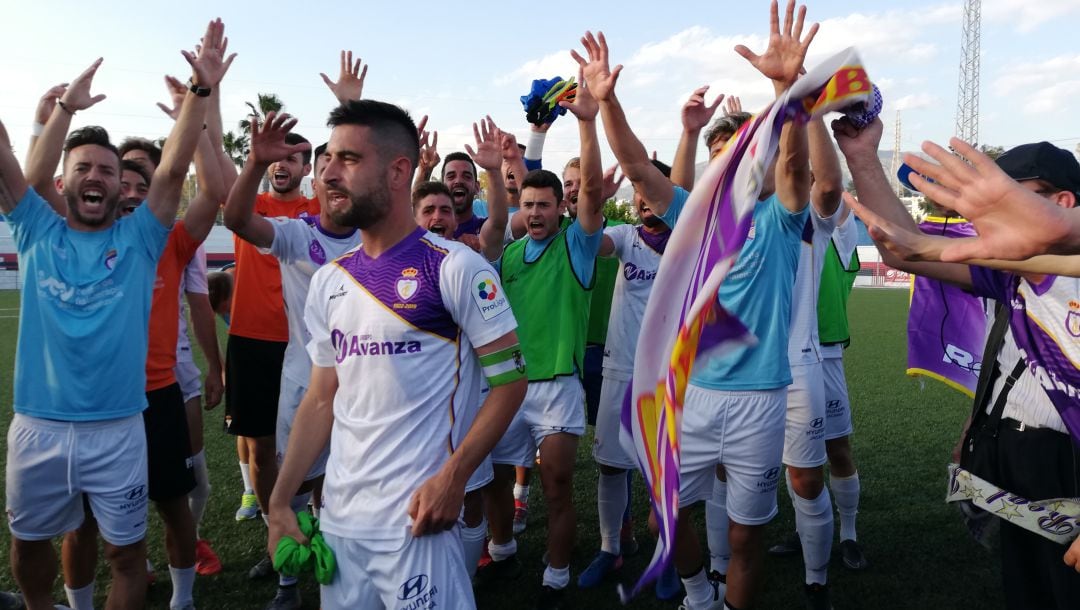 Los jugadores del Real Jaén celebran el título de campeones.