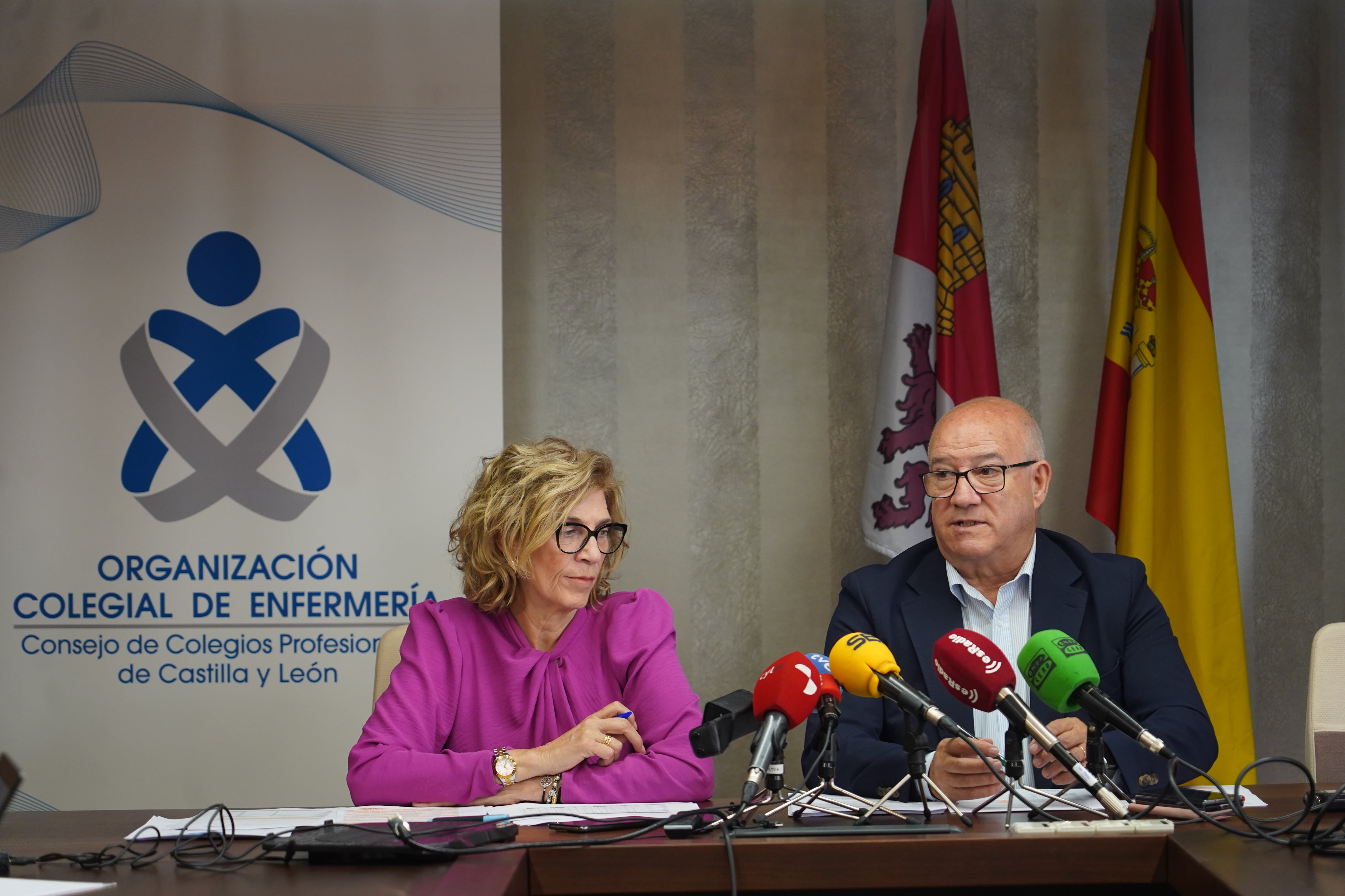 La organización colegial de Enfermería de Castilla y León presenta el informe &#039;&#039;&#039;&#039;La situación de la profesión enfermera. Informe de Recursos Humanos. 2023&#039;&#039;&#039;&#039;. Intervienen el presidente del Consejo Autonómico de Enfermería de Castilla y León, Enrique Ruiz Forner, y la secretaria general, Isabel Galán Andrés.