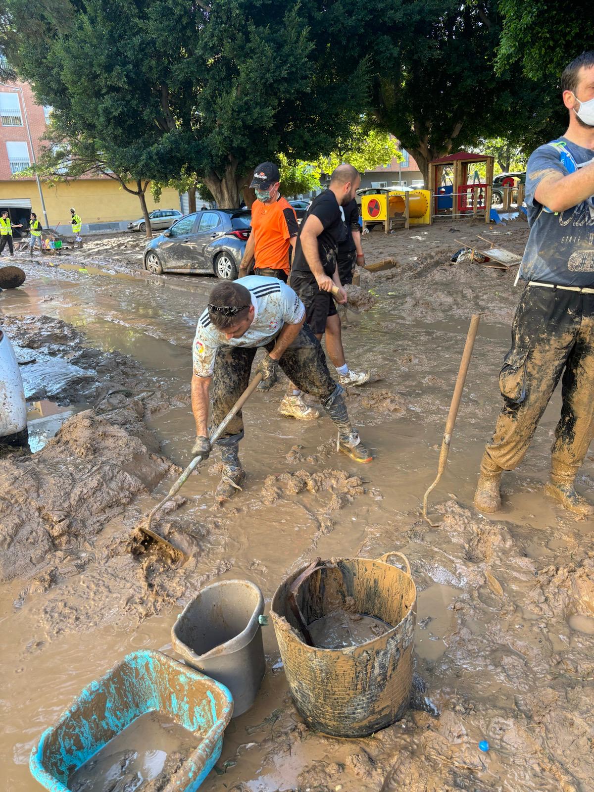 Fent Camí  ayudando a los afectados por la DANA