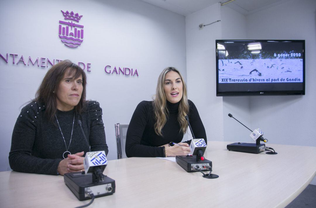 Pilar Martí, presidenta del NIE Gandia y Lydia Morant, concejala de Deportes de Gandia