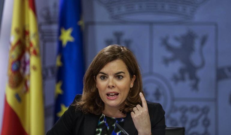 GRA201 MADRID 14/5/2015 La vicepresidenta del Gobierno español, Soraya Sáenz de Santamaría, durante la rueda de prensa posterior a la reunión del Consejo de Ministros celebrada hoy en Madrid. EFE/Emilio Naranjo