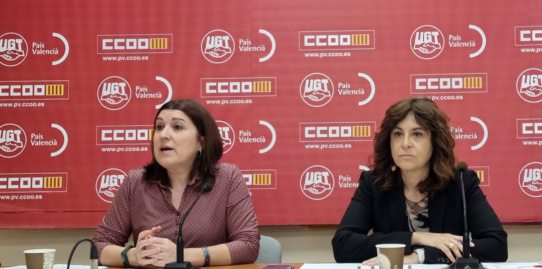 Las portavoces de CCOO, Cloti Iborra, y UGT, Pilar Mora, en rueda de prensa