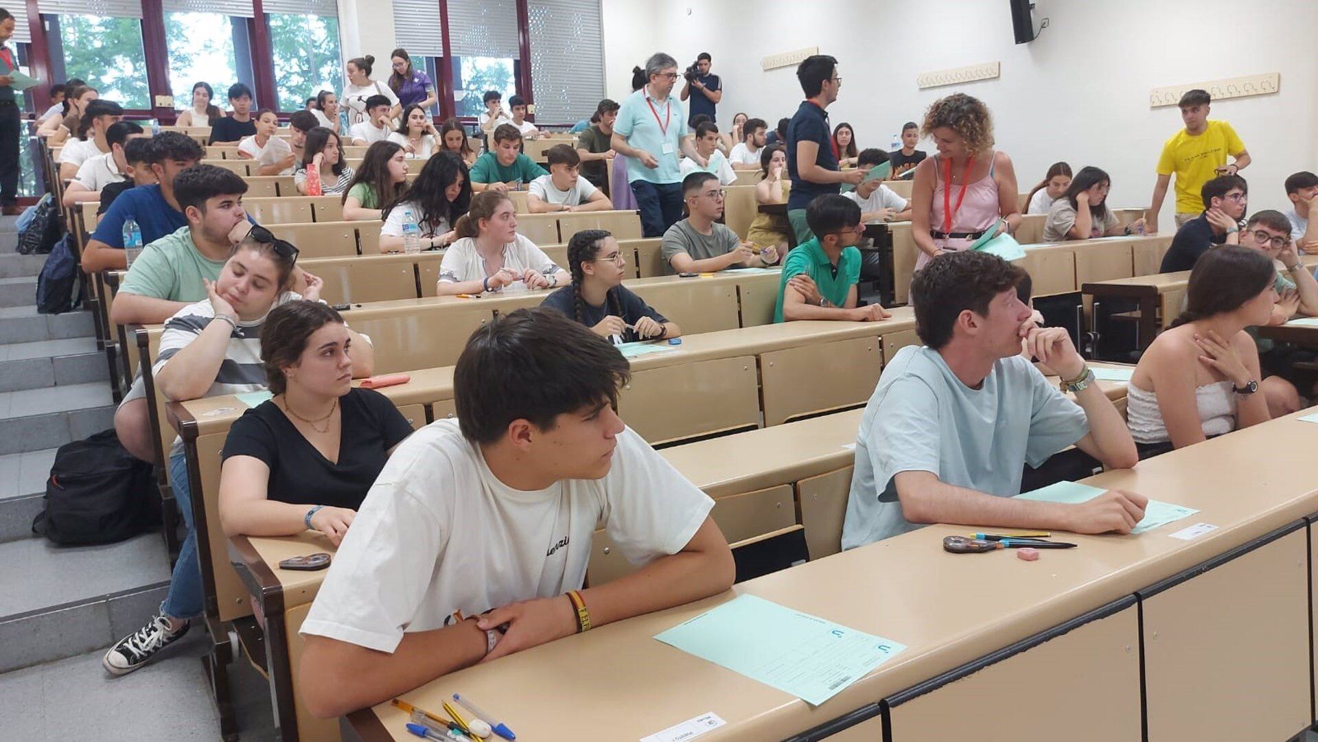 Estudiantes en el primer día de la PEvAU de julio en la Universidad de Sevilla