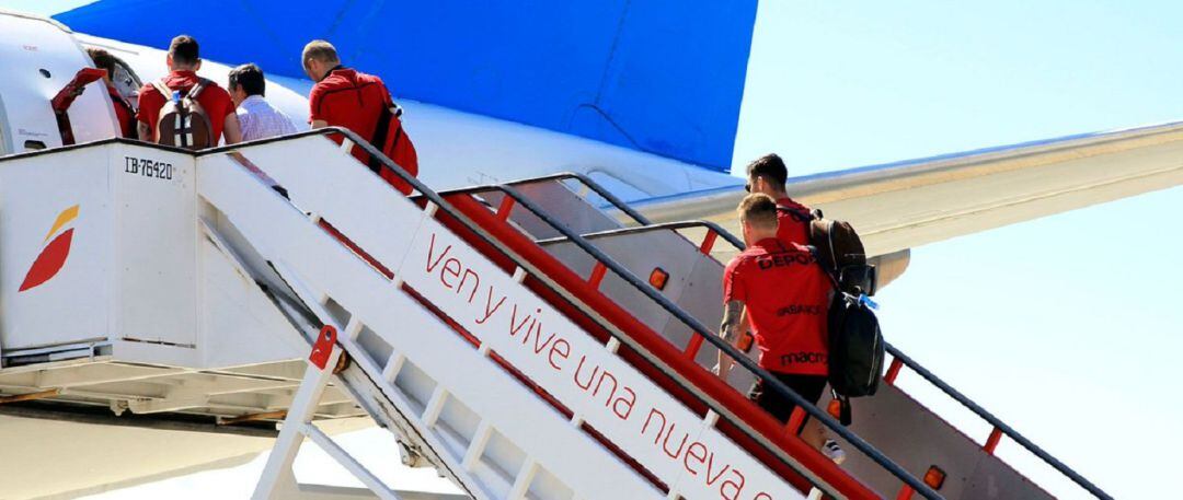 Jugadores del Deportivo se suben al avión
