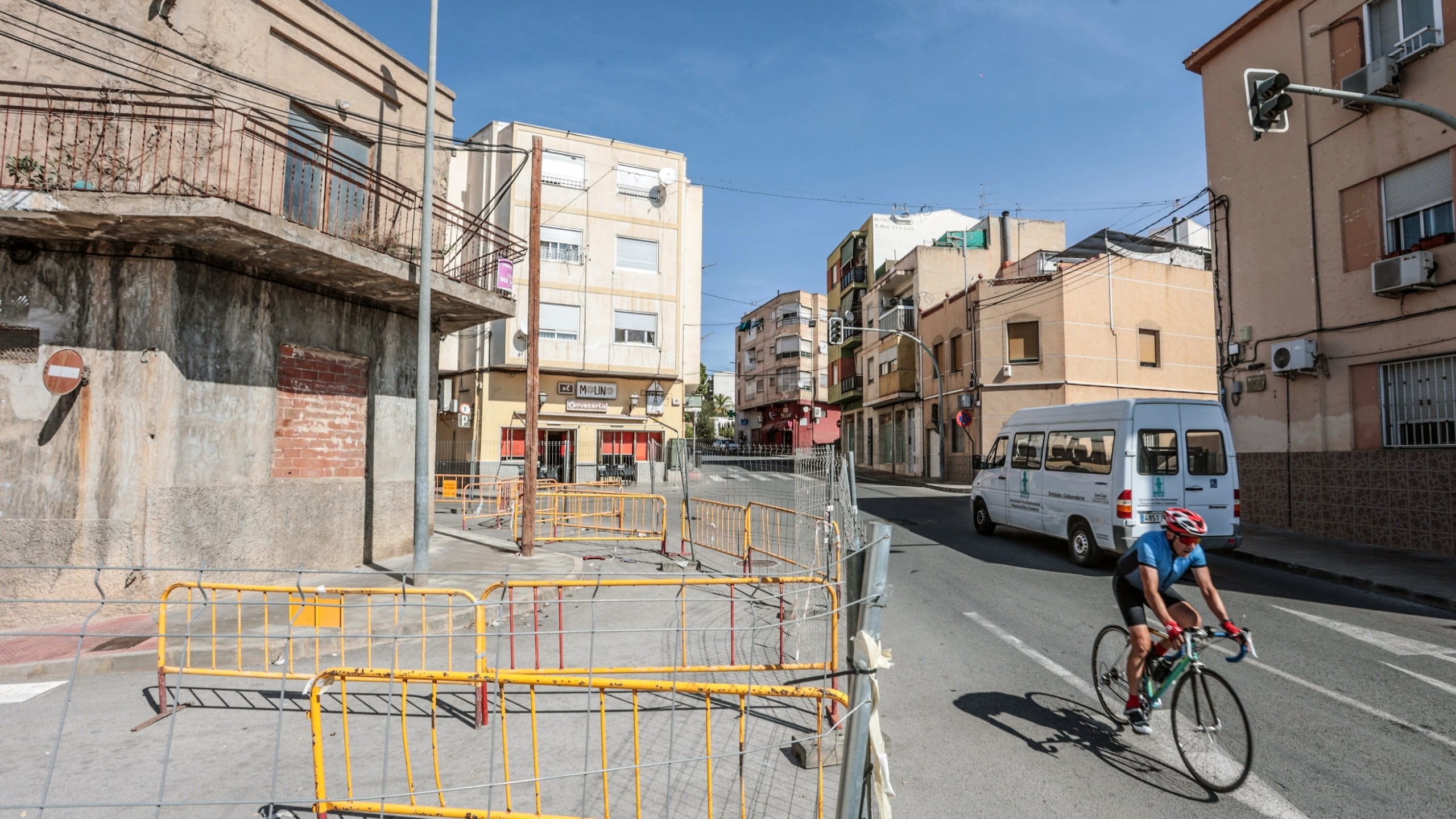 Los agentes no pudieron acceder al edificio debido al avanzado estado de deterioro, por lo que utilizaron un dron