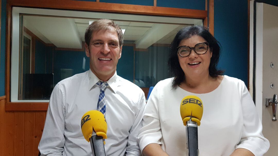 Enrique Conde y Olga Agüero en el estudio de La Ventana de Cantabria 