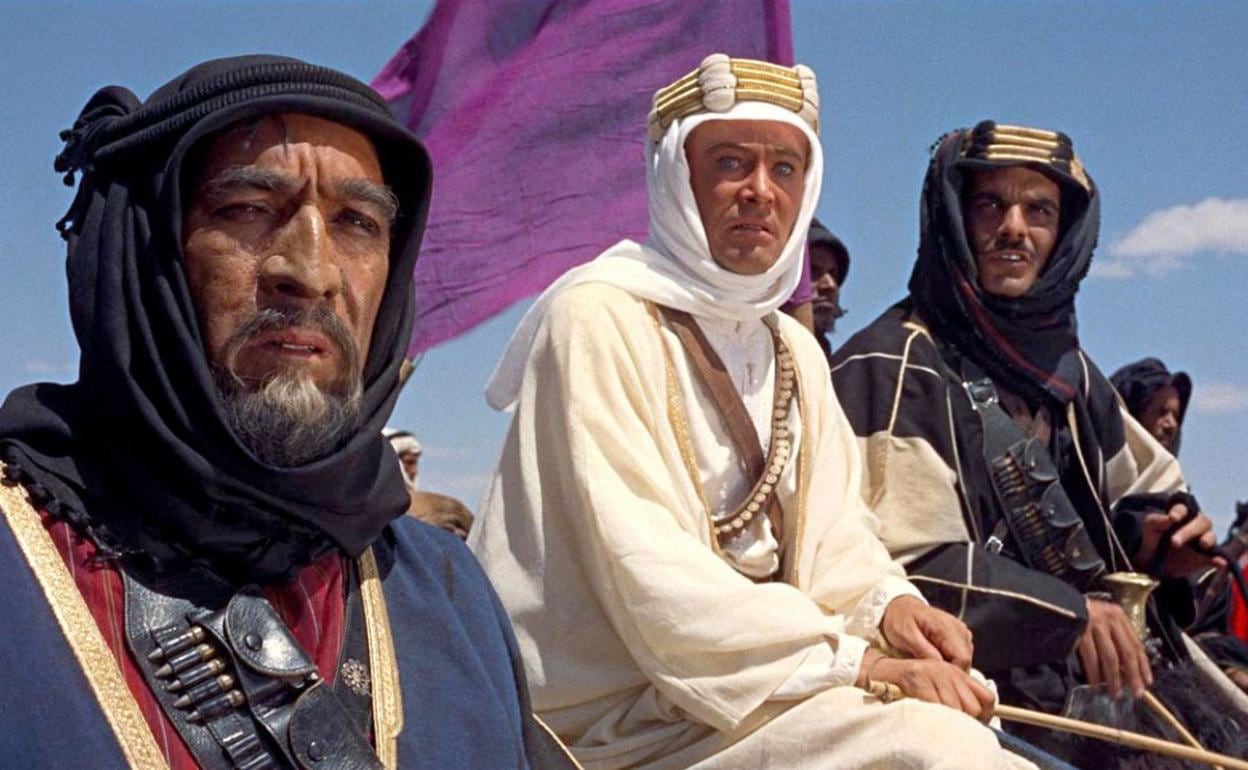 Anthony Quinn, Peter O’Toole y Omar Sharif en una escena de Lawrence de Arabia.