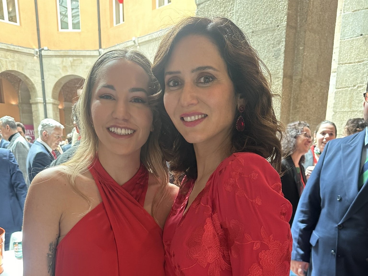 Ayuso y Noelia Núñez