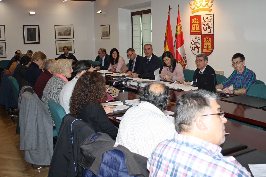 La Comisión territorial de Medio Ambiente y Urbanismo reunida en la delegación de la Junta en Segovia