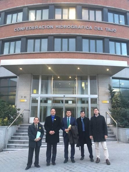 José María Manso (El Barraco), Carlos Díaz (San Juan de la Nava), Carlos García (presidente del PP de Ávila), Juan Pablo Martín (secretario general del PP de Ávila) y Armando García (Navaluenga)