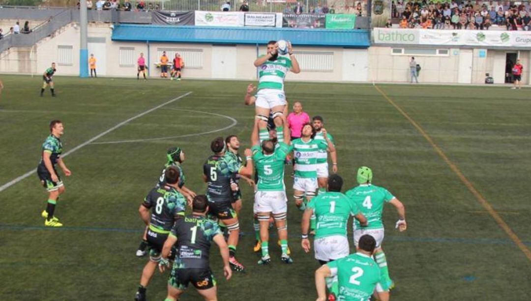 Imagen de la ida del derby cántabro de rugby