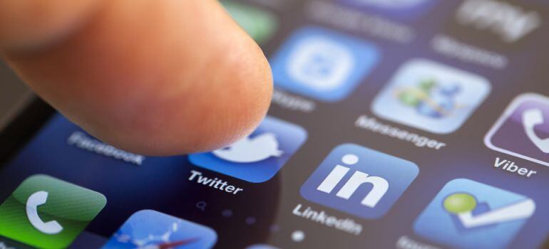 Aplicación de Twitter en un teléfono móvil