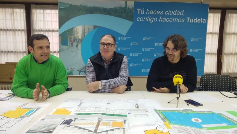 Los arquitectos del proyecto, Andrés Orgambide y Fermín Margallo, y el edil de urbanismo Daniel López