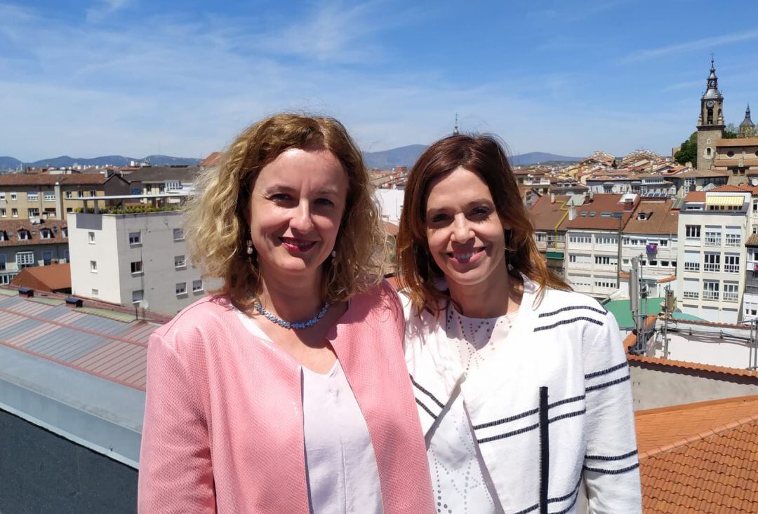 Las candidatas socialistas Cristina Gonzalez (izq) y Maider Etxeberria